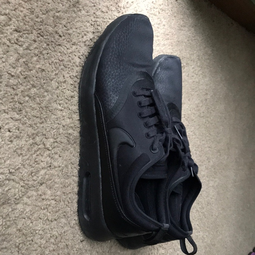 Black Nike Sneakers